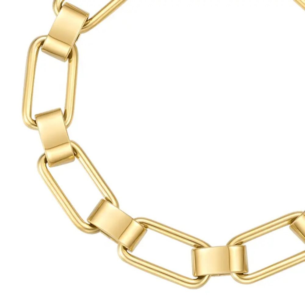 Elegant Chain Bracelet in Rectangular Design